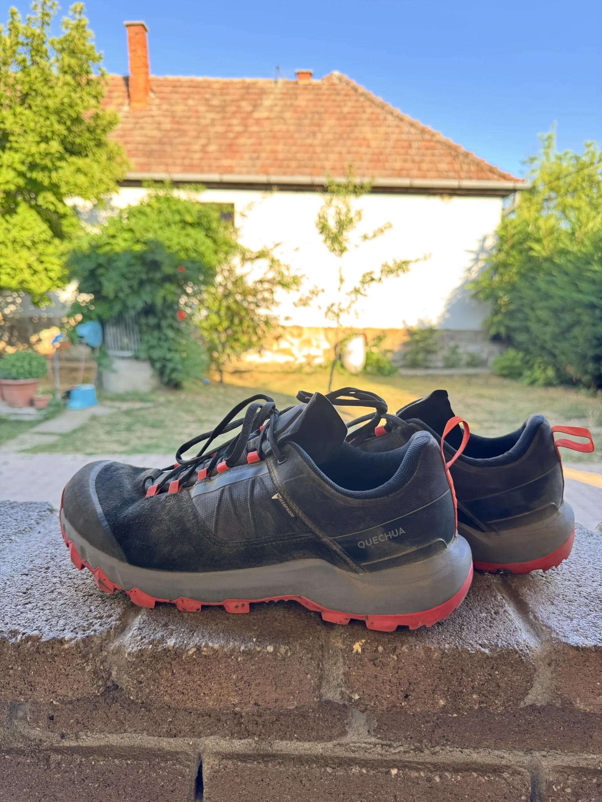 nordic walking felszerelés: túracipő